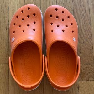 Crocs- M7 W9 orange